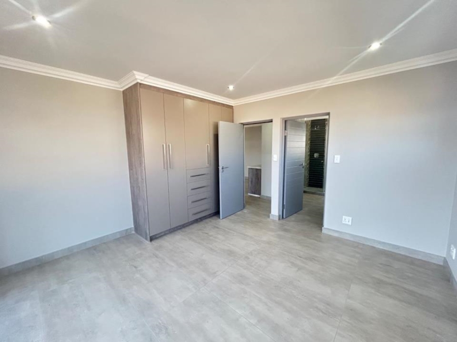 5 Bedroom Property for Sale in Six Fountains Residential Estate Gauteng