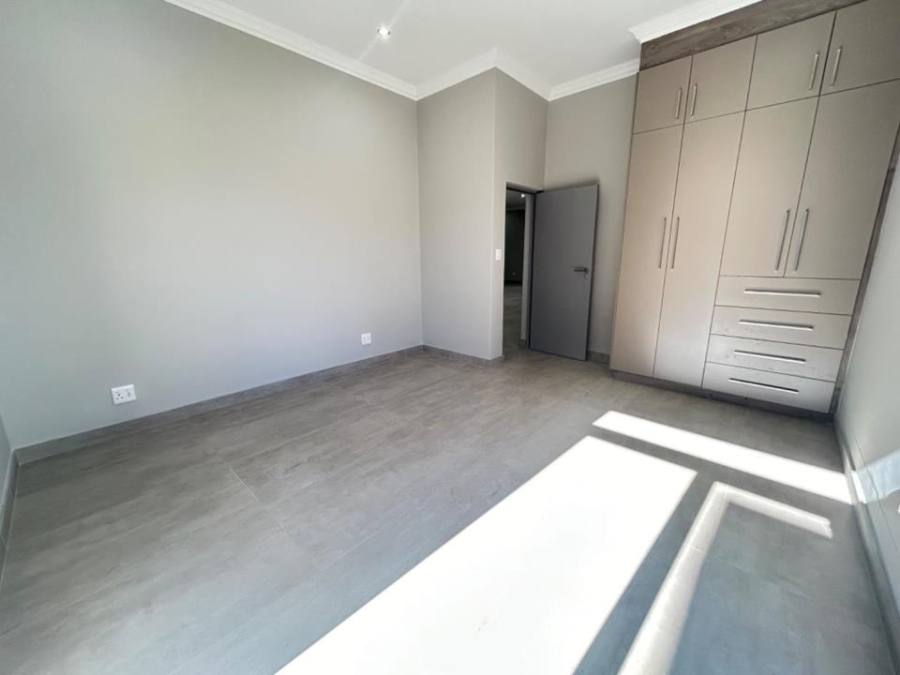 5 Bedroom Property for Sale in Six Fountains Residential Estate Gauteng