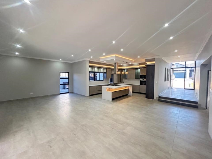 5 Bedroom Property for Sale in Six Fountains Residential Estate Gauteng