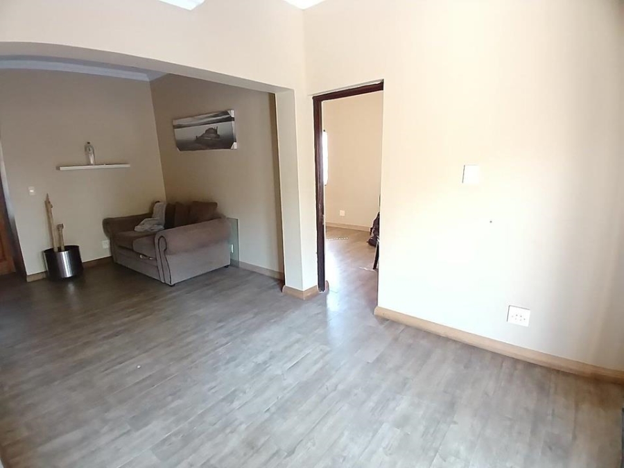 4 Bedroom Property for Sale in Willow Acres Ext 10 Gauteng