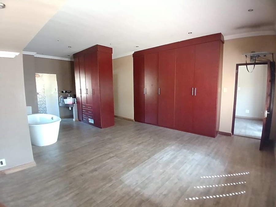 4 Bedroom Property for Sale in Willow Acres Ext 10 Gauteng