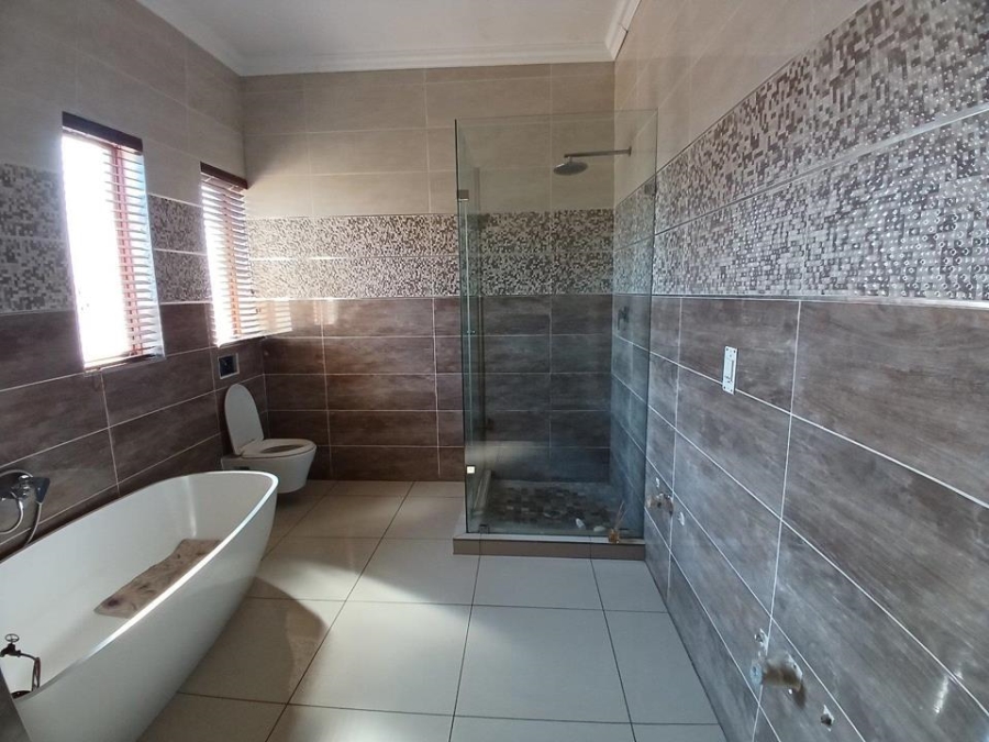 4 Bedroom Property for Sale in Willow Acres Ext 10 Gauteng