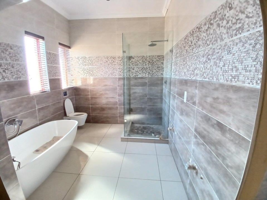 4 Bedroom Property for Sale in Willow Acres Ext 10 Gauteng