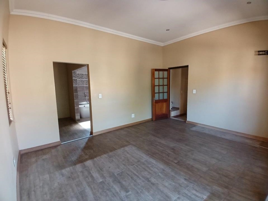 4 Bedroom Property for Sale in Willow Acres Ext 10 Gauteng