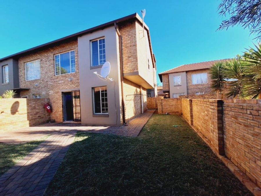 3 Bedroom Property for Sale in Oukraal Estate Gauteng