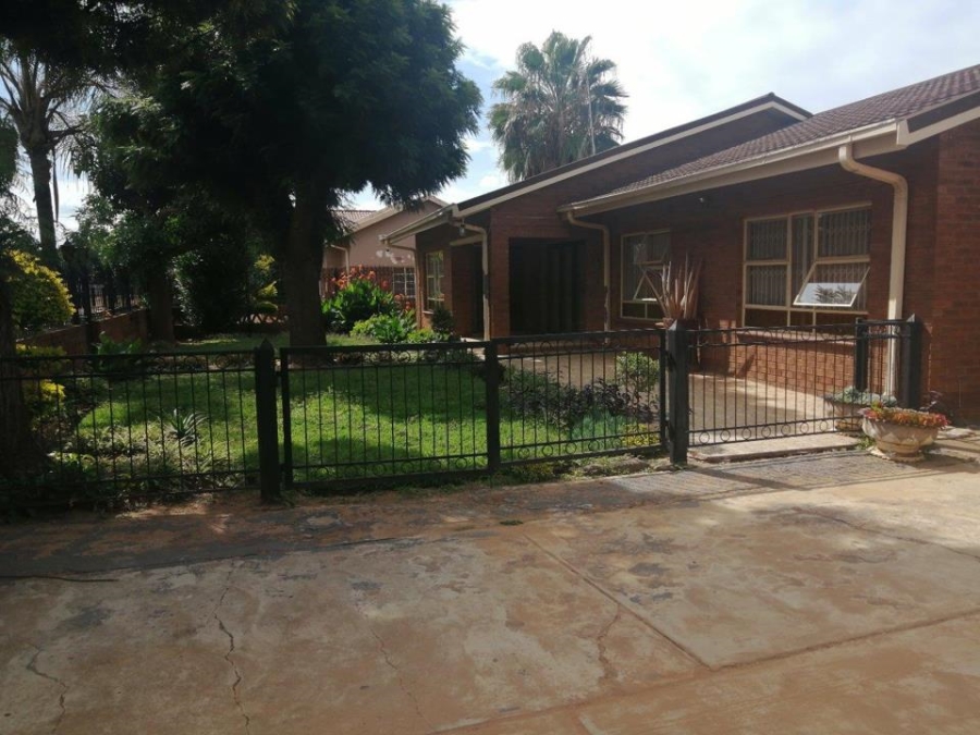 5 Bedroom Property for Sale in Hammanskraal Gauteng