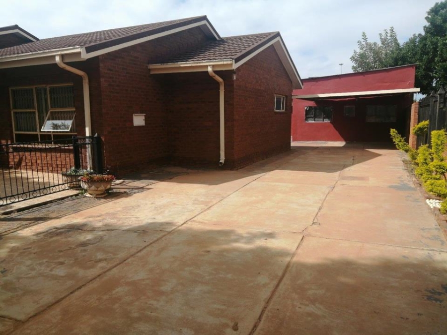 5 Bedroom Property for Sale in Hammanskraal Gauteng