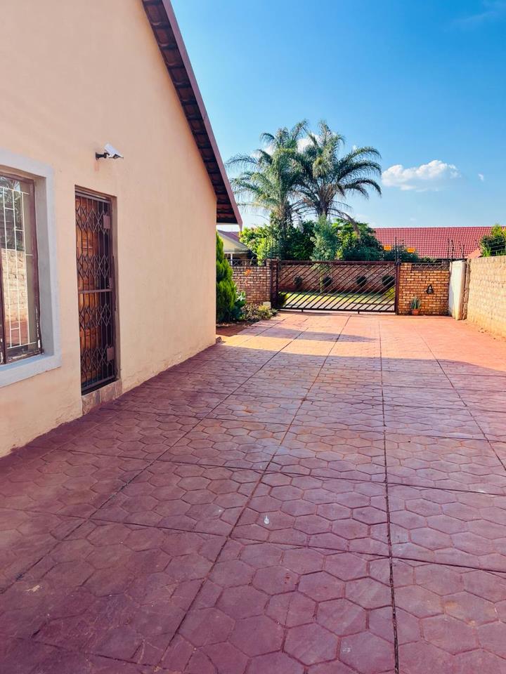 4 Bedroom Property for Sale in Clarina Gauteng