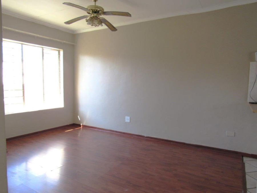 2 Bedroom Property for Sale in Rooihuiskraal North Gauteng