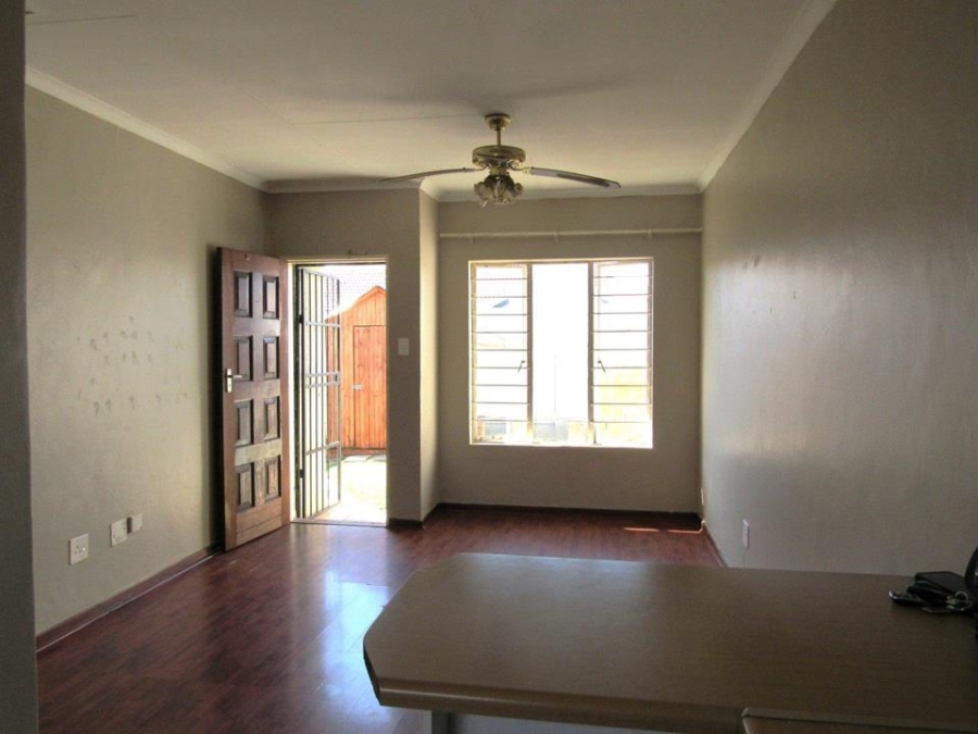 2 Bedroom Property for Sale in Rooihuiskraal North Gauteng