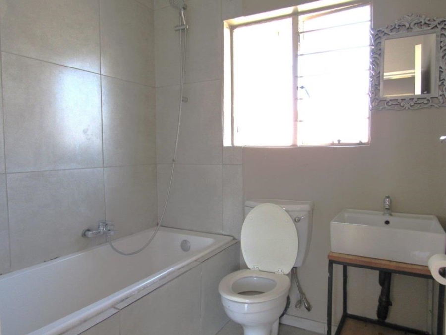 2 Bedroom Property for Sale in Rooihuiskraal North Gauteng