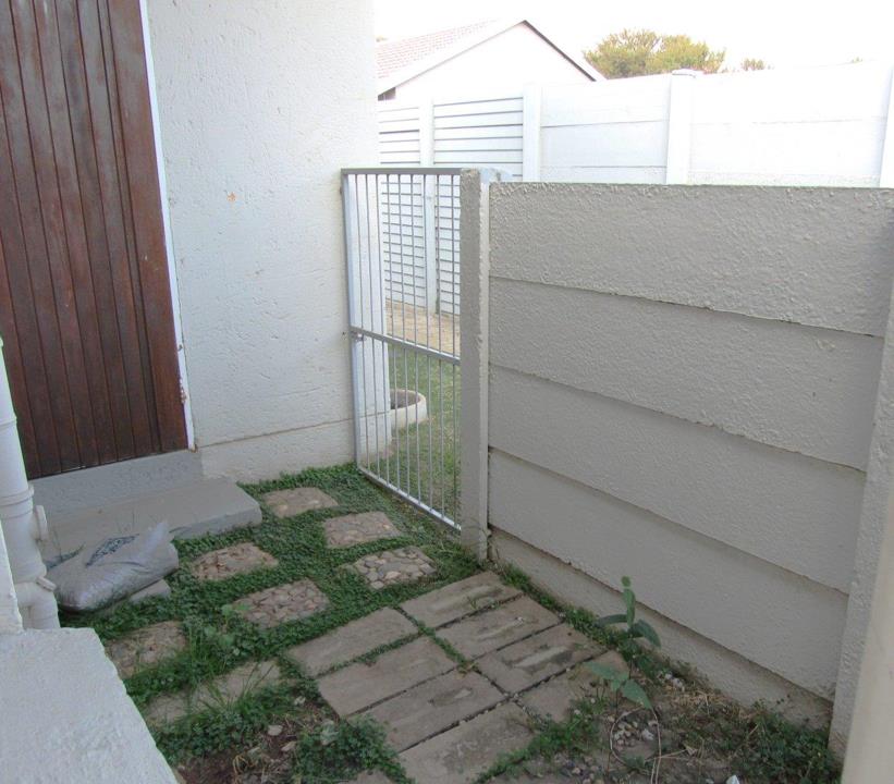 2 Bedroom Property for Sale in Rooihuiskraal North Gauteng