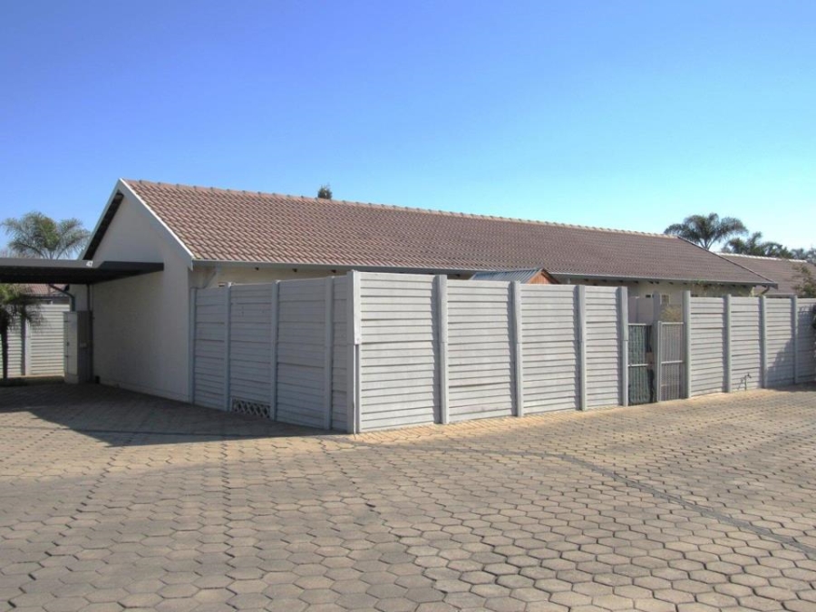 2 Bedroom Property for Sale in Rooihuiskraal North Gauteng