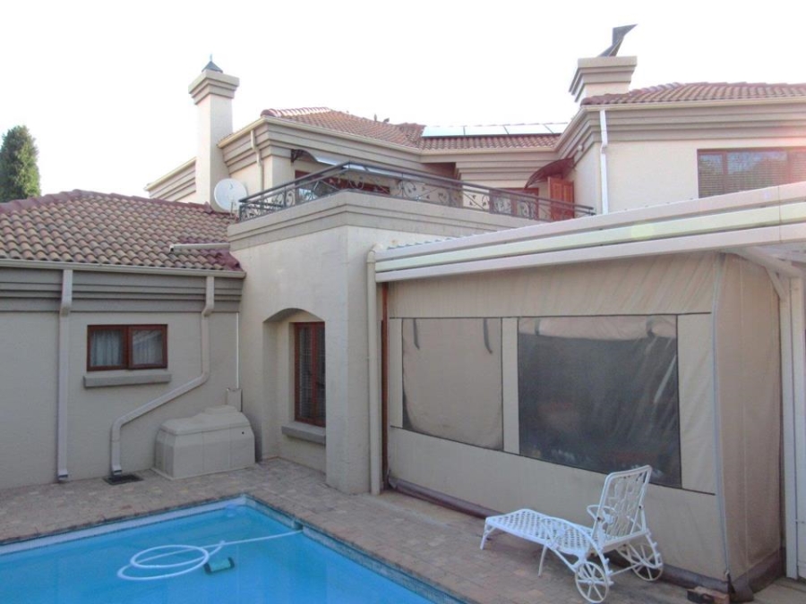 4 Bedroom Property for Sale in Faerie Glen Gauteng