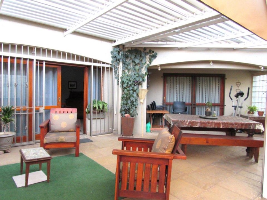 4 Bedroom Property for Sale in Faerie Glen Gauteng