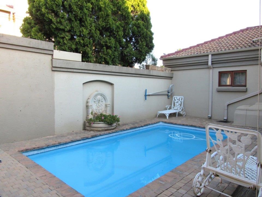 4 Bedroom Property for Sale in Faerie Glen Gauteng