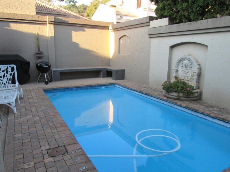 4 Bedroom Property for Sale in Faerie Glen Gauteng