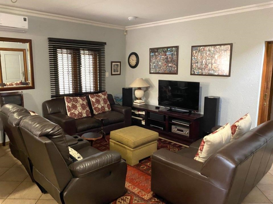 4 Bedroom Property for Sale in Faerie Glen Gauteng