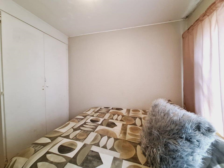 2 Bedroom Property for Sale in Faerie Glen Gauteng