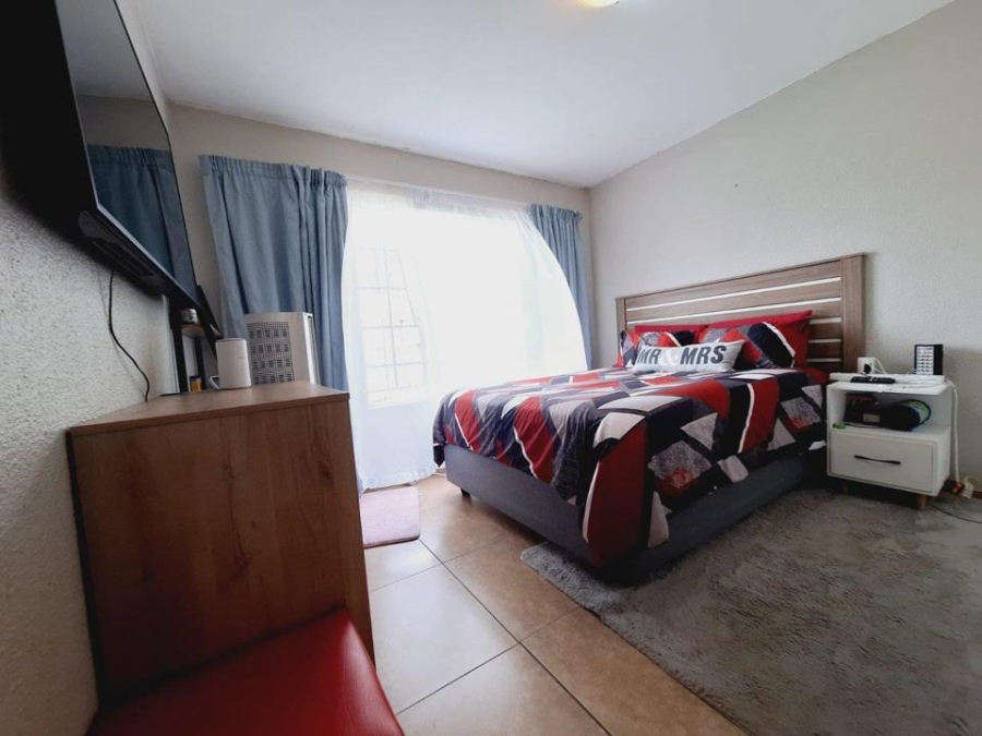 2 Bedroom Property for Sale in Faerie Glen Gauteng