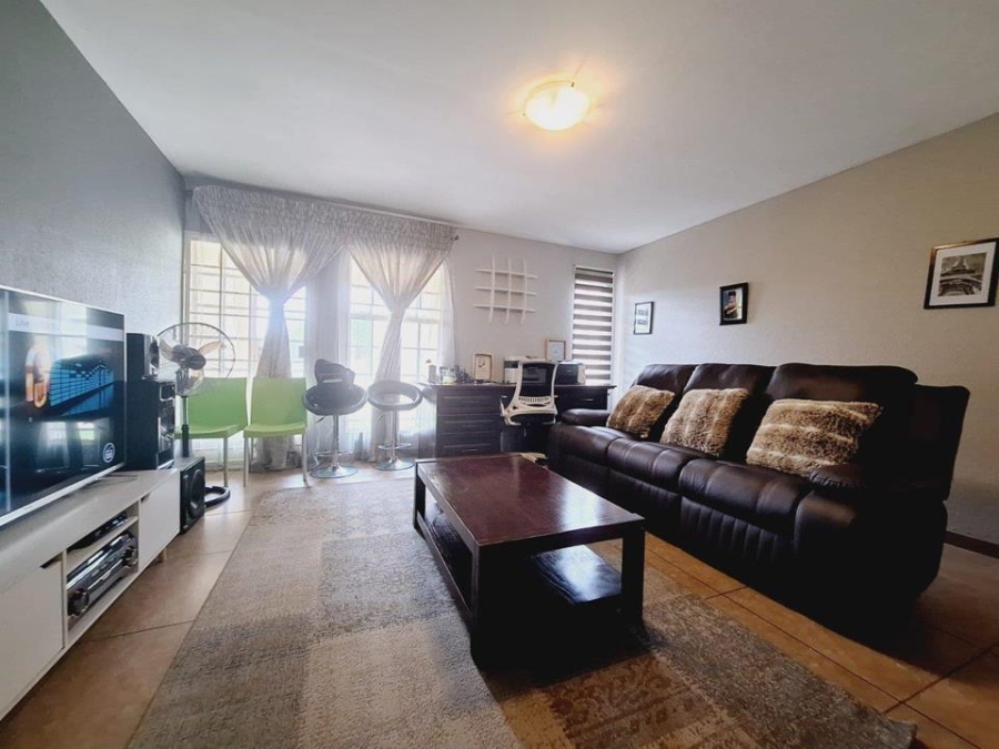 2 Bedroom Property for Sale in Faerie Glen Gauteng