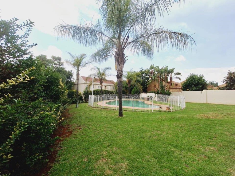 2 Bedroom Property for Sale in Faerie Glen Gauteng