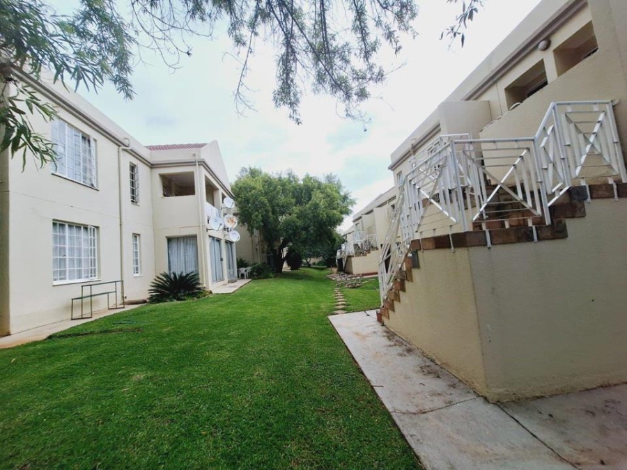 2 Bedroom Property for Sale in Faerie Glen Gauteng