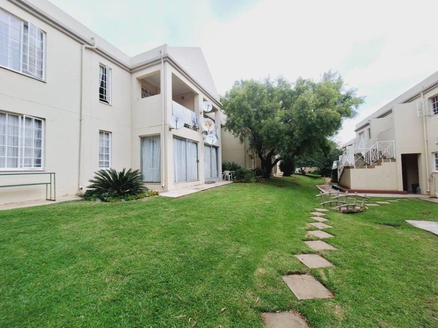 2 Bedroom Property for Sale in Faerie Glen Gauteng