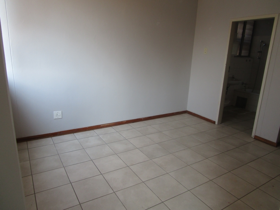 1 Bedroom Property for Sale in Zwartkop Gauteng