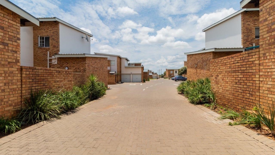 3 Bedroom Property for Sale in Oukraal Estate Gauteng