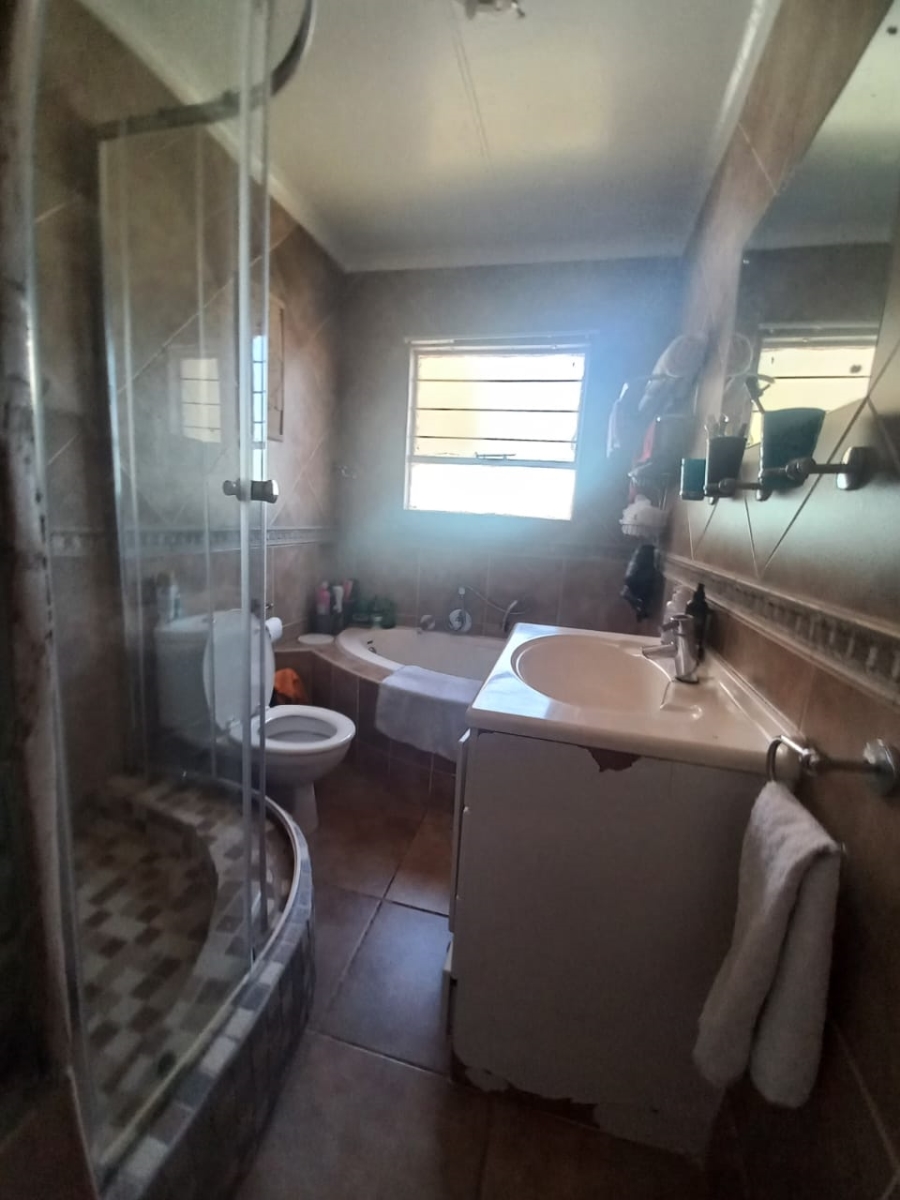 To Let 3 Bedroom Property for Rent in Rembrandt Park Gauteng