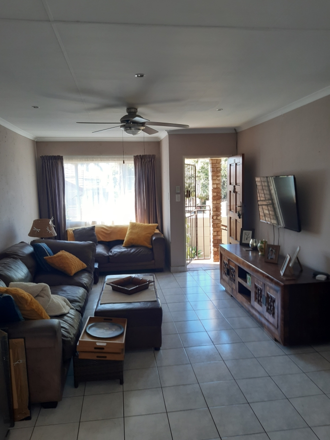 2 Bedroom Property for Sale in Allens Nek Gauteng