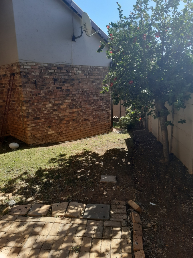 2 Bedroom Property for Sale in Allens Nek Gauteng