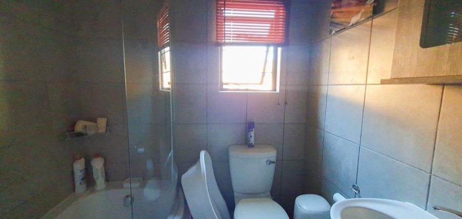 2 Bedroom Property for Sale in La Montagne Gauteng