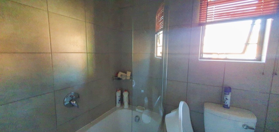 2 Bedroom Property for Sale in La Montagne Gauteng