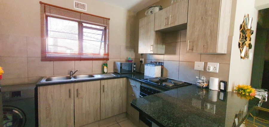 2 Bedroom Property for Sale in La Montagne Gauteng