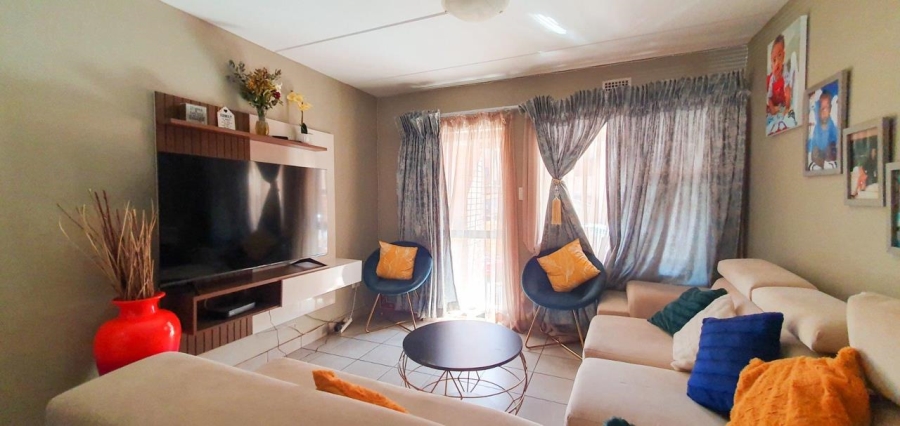 2 Bedroom Property for Sale in La Montagne Gauteng