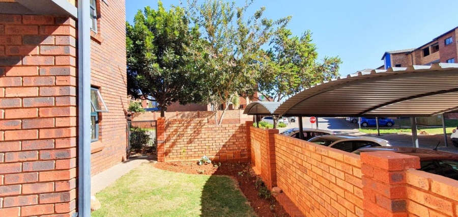 2 Bedroom Property for Sale in La Montagne Gauteng