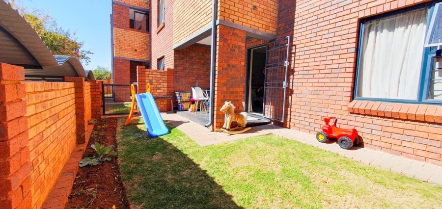 2 Bedroom Property for Sale in La Montagne Gauteng