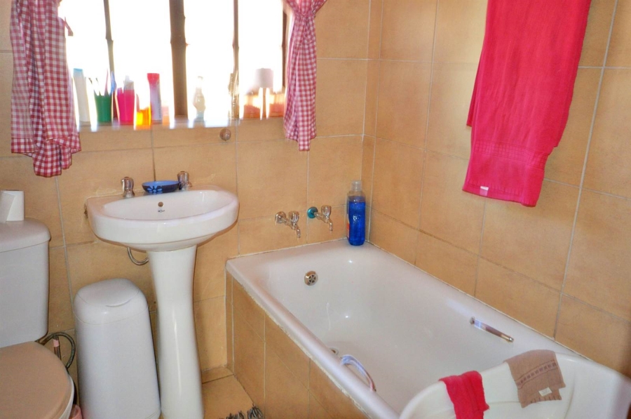 2 Bedroom Property for Sale in Toekomsrus Gauteng