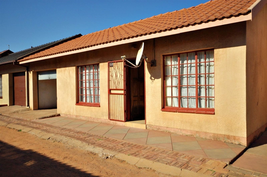 2 Bedroom Property for Sale in Toekomsrus Gauteng