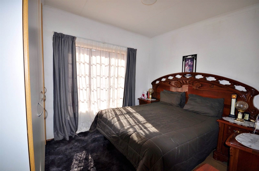 2 Bedroom Property for Sale in Toekomsrus Gauteng