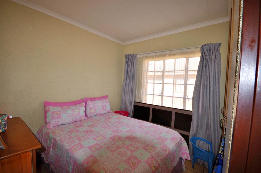 2 Bedroom Property for Sale in Toekomsrus Gauteng