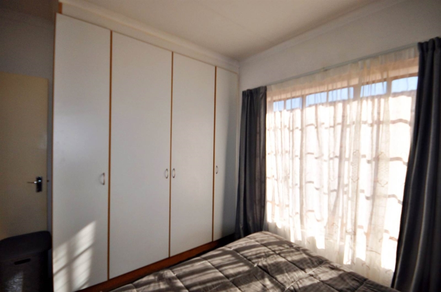 2 Bedroom Property for Sale in Toekomsrus Gauteng