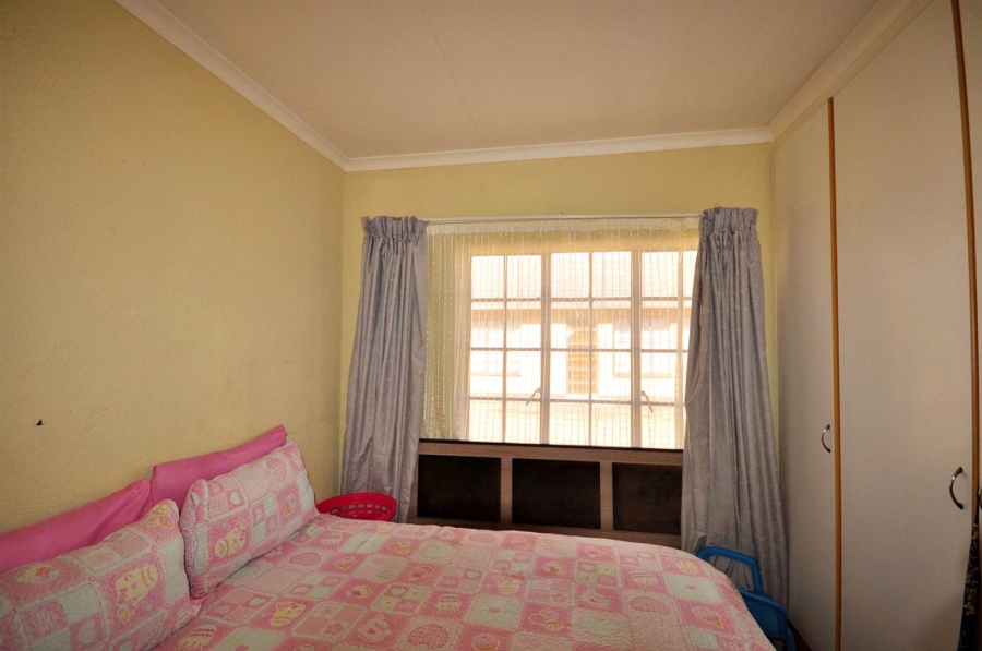 2 Bedroom Property for Sale in Toekomsrus Gauteng