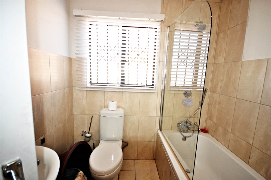 2 Bedroom Property for Sale in Aureus Gauteng