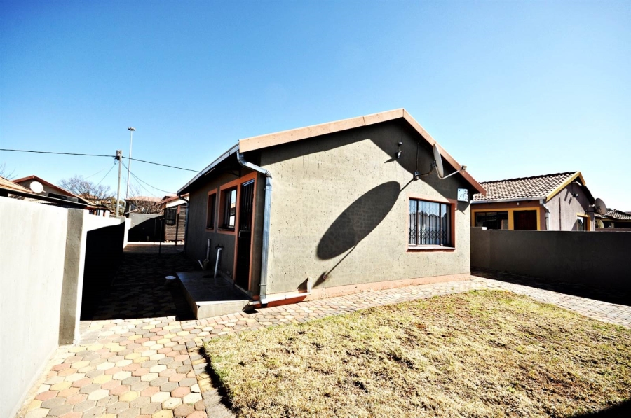 2 Bedroom Property for Sale in Aureus Gauteng