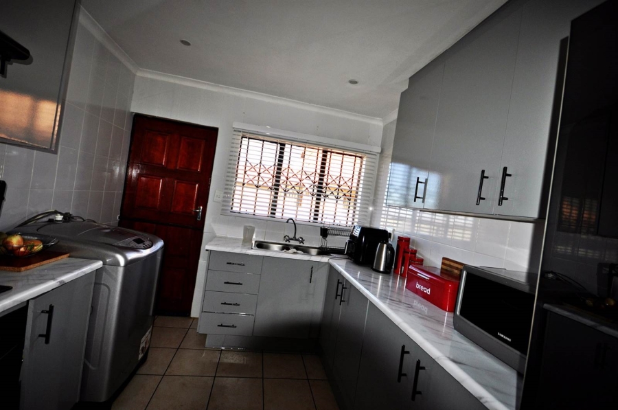 2 Bedroom Property for Sale in Aureus Gauteng