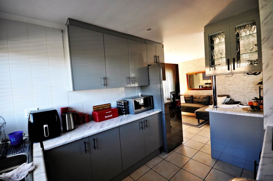 2 Bedroom Property for Sale in Aureus Gauteng