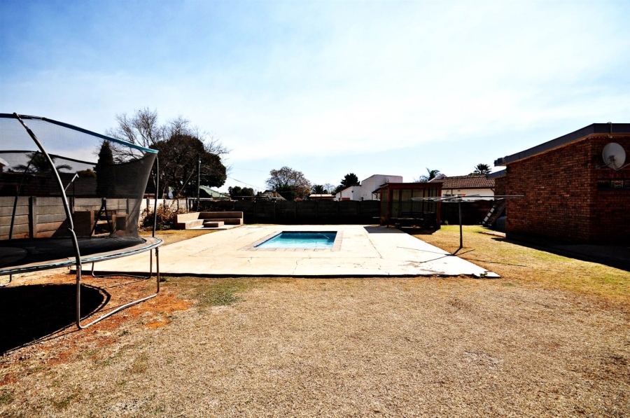 4 Bedroom Property for Sale in Westonaria Gauteng